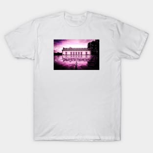 Pink House / Swiss Artwork Photography T-Shirt